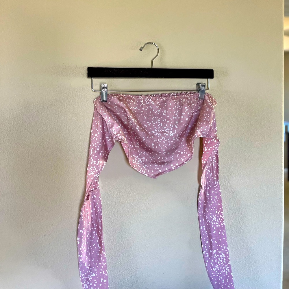 very cute silk crop top. Helps to dress things up